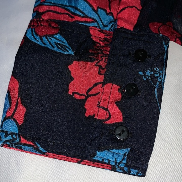 Gently Loved Crimped Chiffon Red Poppy Pattern Long Sleeve Blouse by Zara - Picture 3 of 6